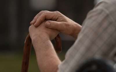 sarcopenia cos'è? tutto quel che c'è da sapere, dai sintomi iniziali a come contrastarla