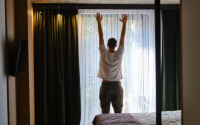 per chi è sempre in viaggio o si regala spesso vacanze, ecco i criteri guida per costruire un allenamento in camera hotel